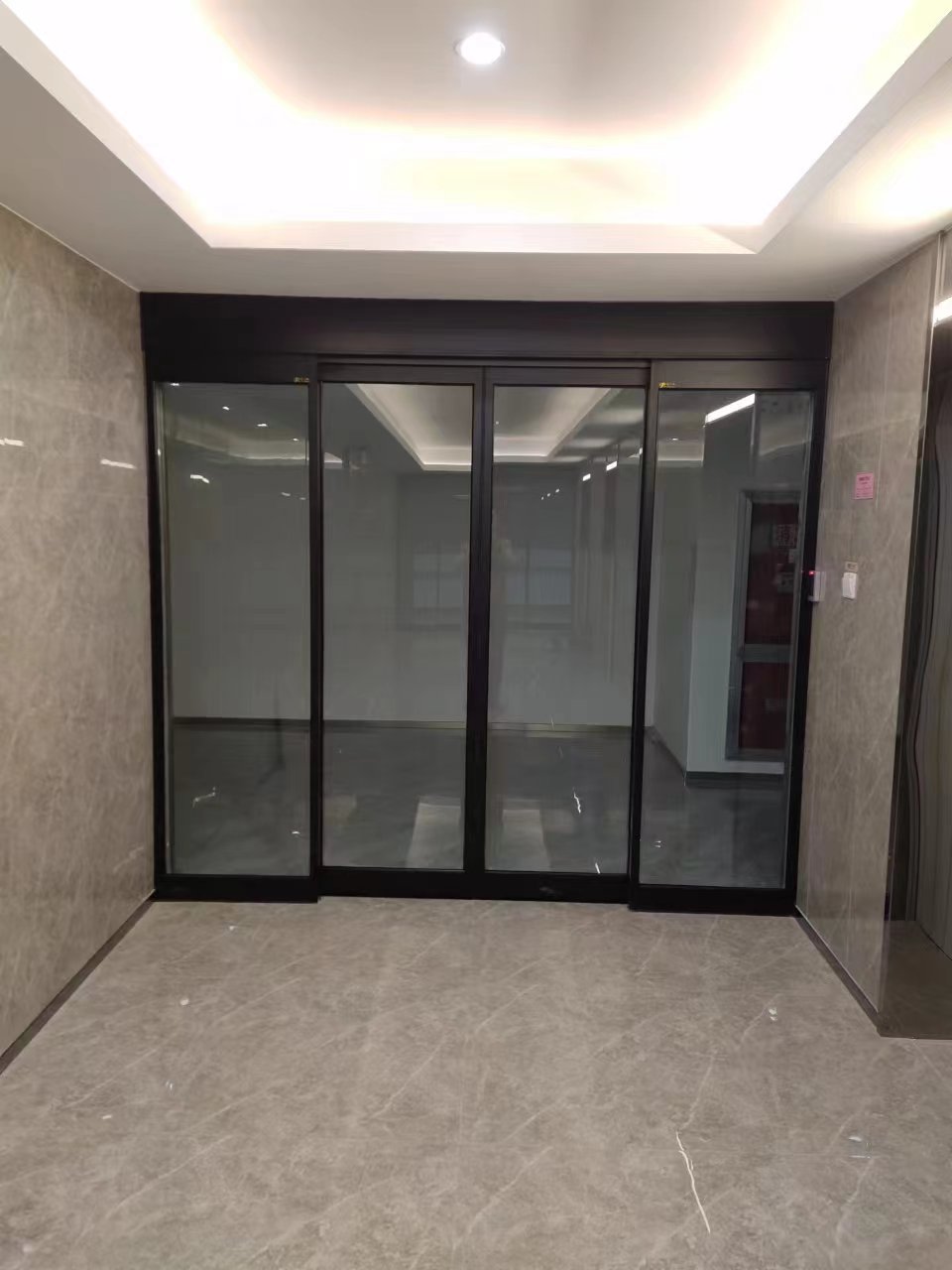 宝应县玻璃伸缩门