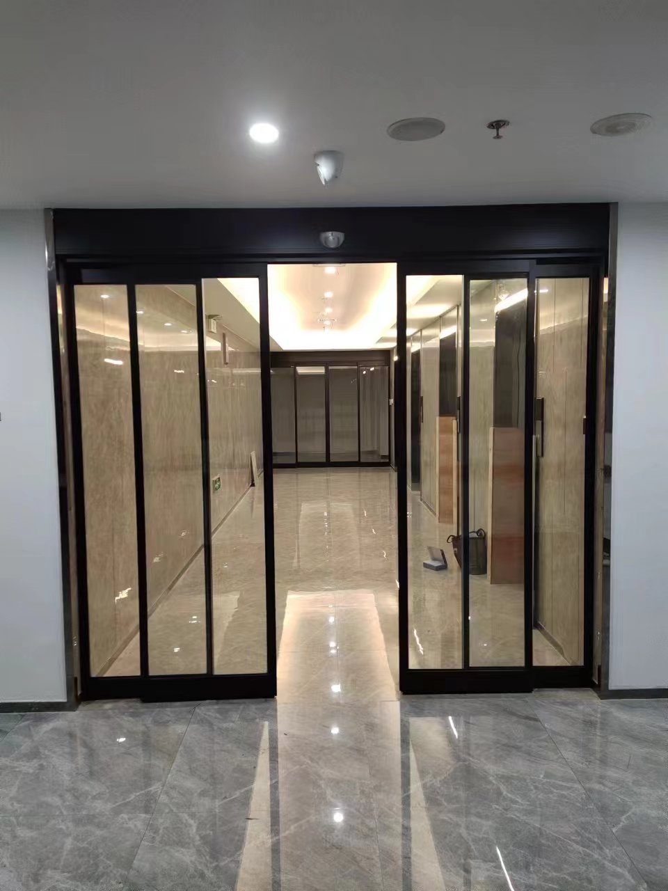 宝应县玻璃伸缩门